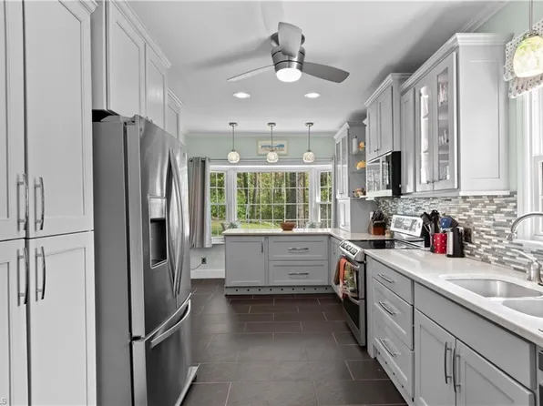 5664 Regents Park Rd, Kernersville, NC 27284
