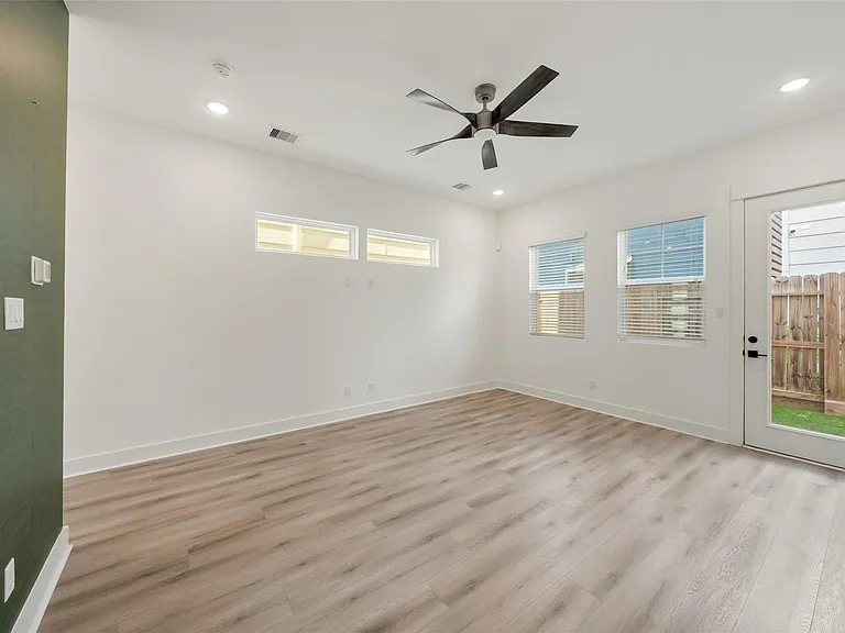 412 Neyland St #C — Photo 11