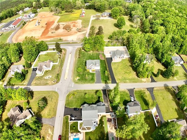 10240 Deerlake Dr, New Kent, VA 23124
