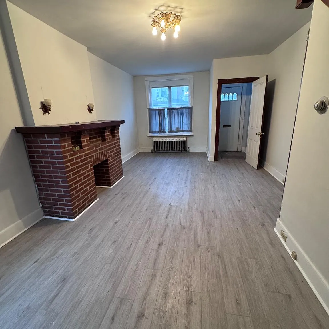 3 bed, 1.5 bath, 1214 sqft, $1,300 — Photo 2