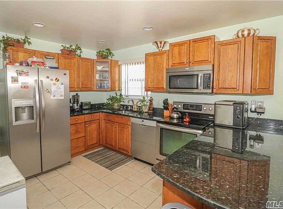 3rd image of 125 Commonwealth Dr