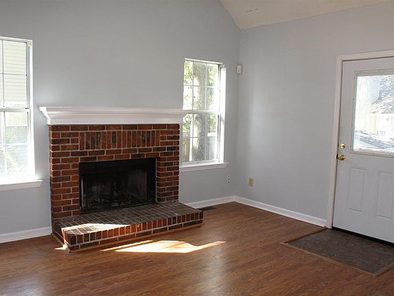 4th image of 212 Bradford Ln