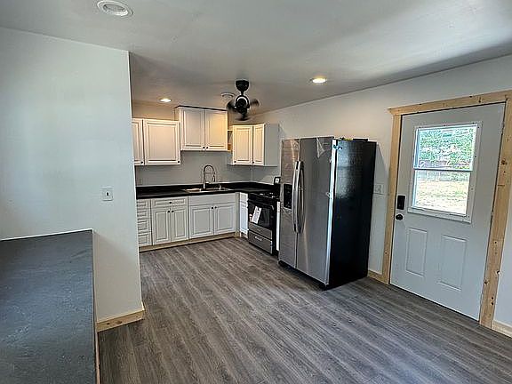 4th image of 332 Gilbert Ter