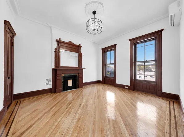 209 Jefferson Avenue image 2 of 4