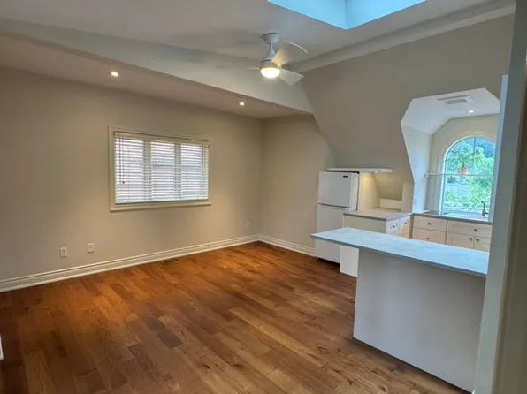 134 Forsythe St #3, Oakville, ON L6K 3K2
