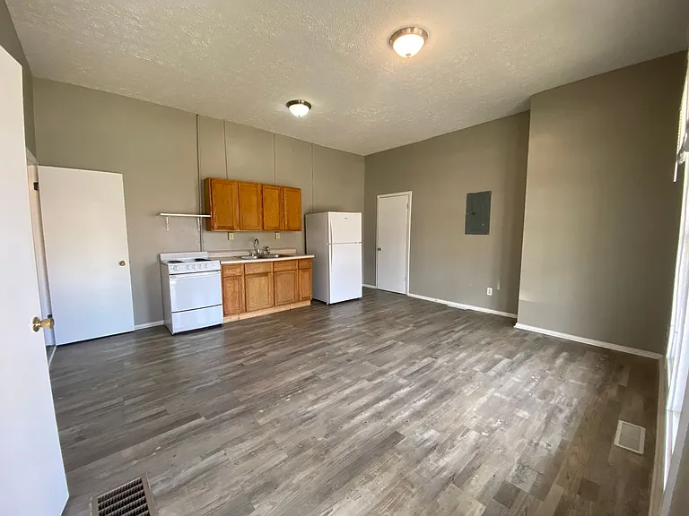 1031 Hartford St — Photo 12