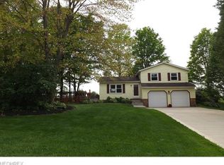1038 Berkshire Dr, Macedonia, OH 44056