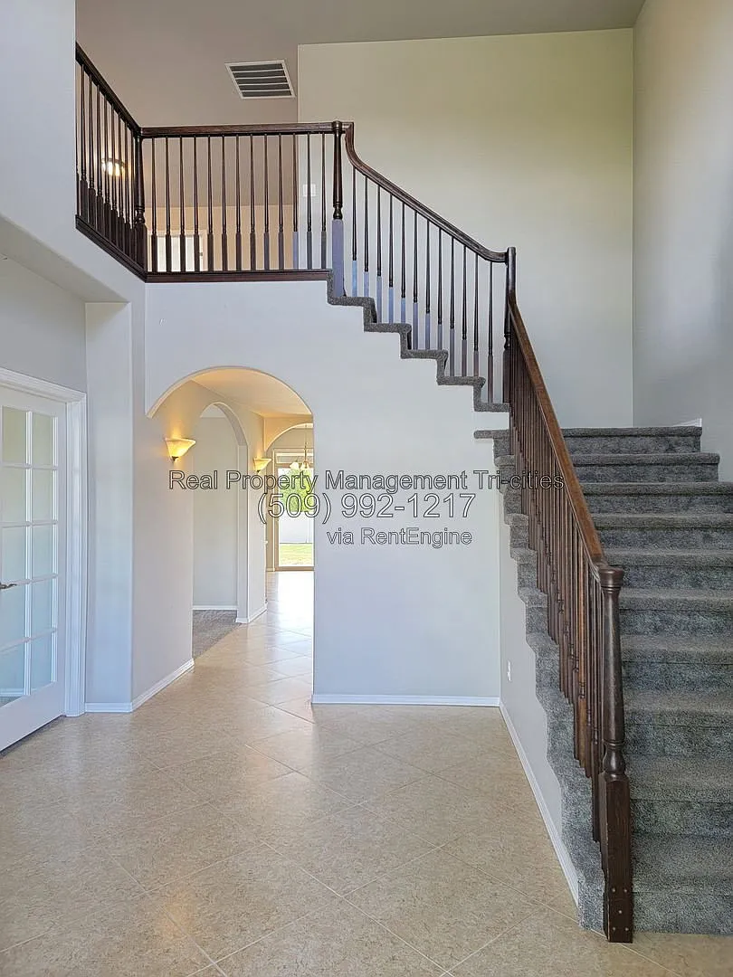 4 bed, 3.0 bath, 3016 sqft, $2,995 — Photo 3