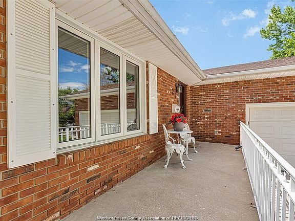 5th image of 274 Irwin Ave