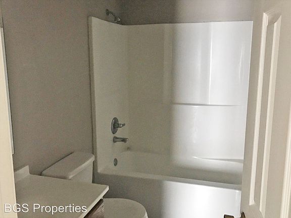 4th image of 211 Longfellow Ave