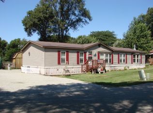9655 Pine Dr, Lyndon, IL 61261
