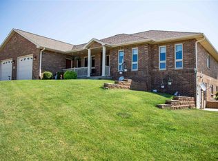 658 Pin Oak Dr, Holy Cross, IA 52053