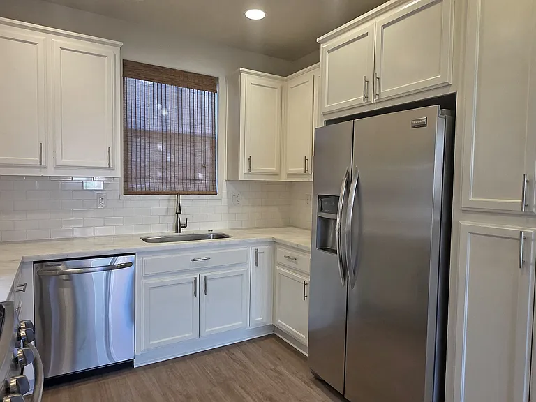 845 Bronze Ln — Photo 2