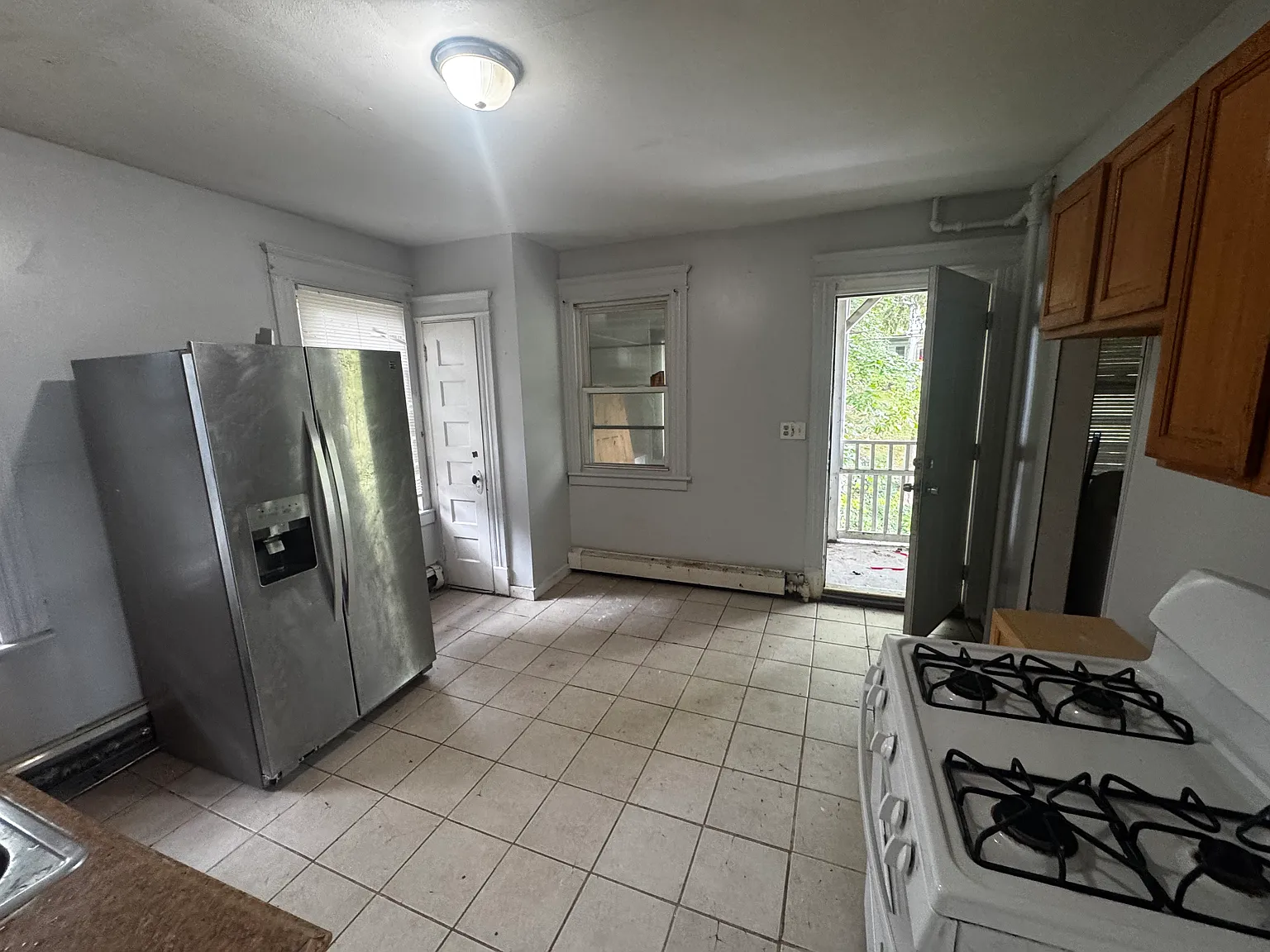 3 bed, 946 sqft, $2,000 — Photo 3