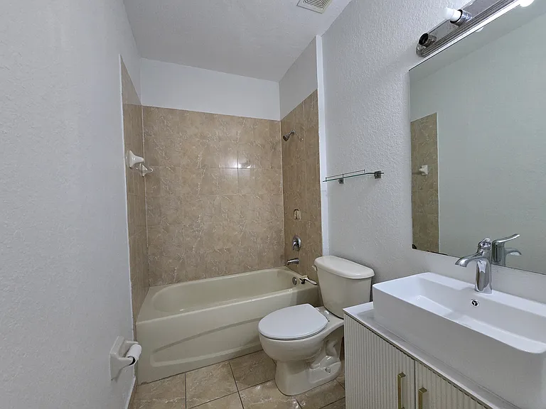 10924 SW 182nd Ln — Photo 3