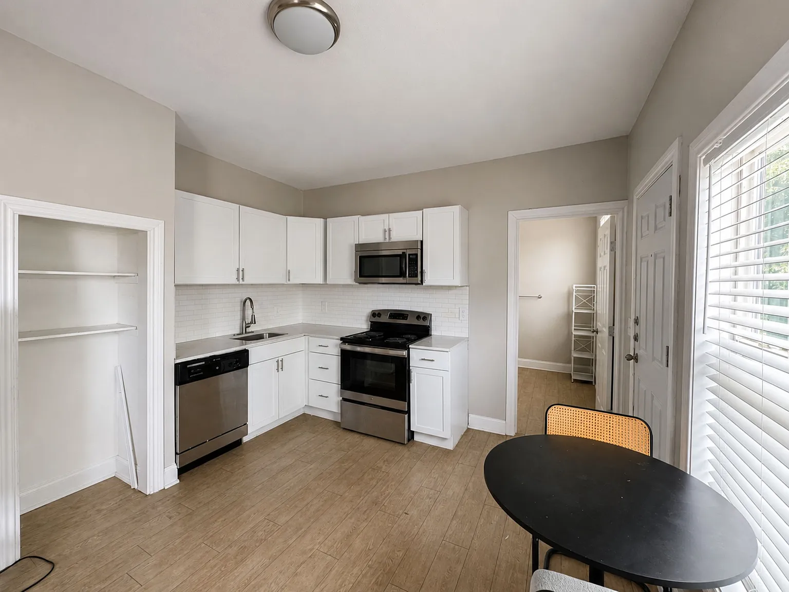 1 bed, 558 sqft, $695 — Photo 2