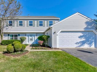 9 Ascot Ln, Streamwood, IL