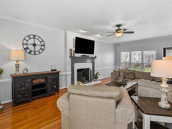 4th image of 2502 Regents Park Ln
