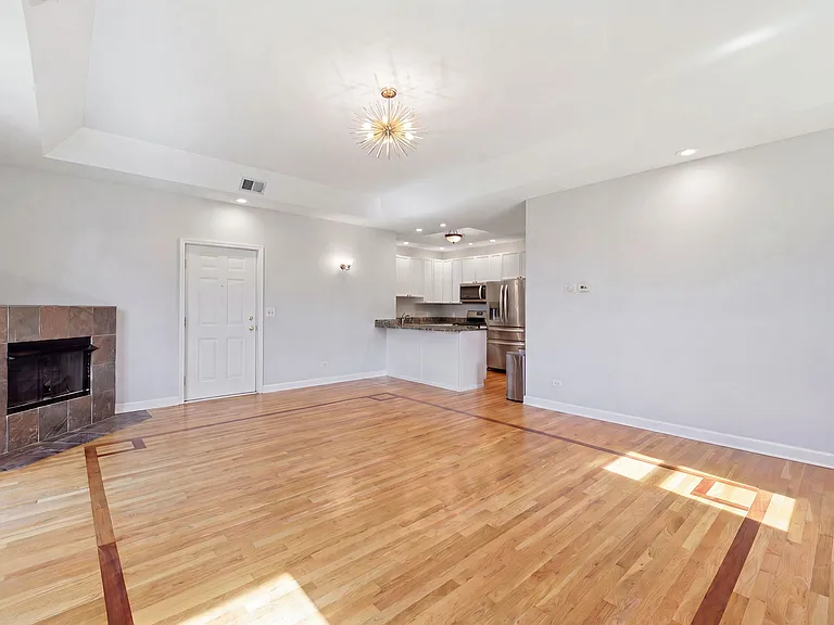 814 W Hubbard St #4 — Photo 4