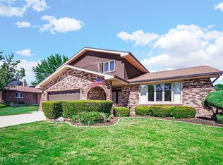 15643 La Paz Dr, Oak Forest, IL