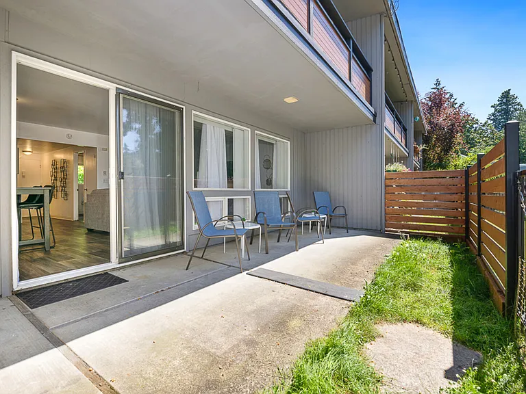 Bellevue Way SE — Photo 10