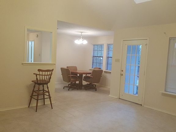 3rd image of 1803 Shenandoah Ct N