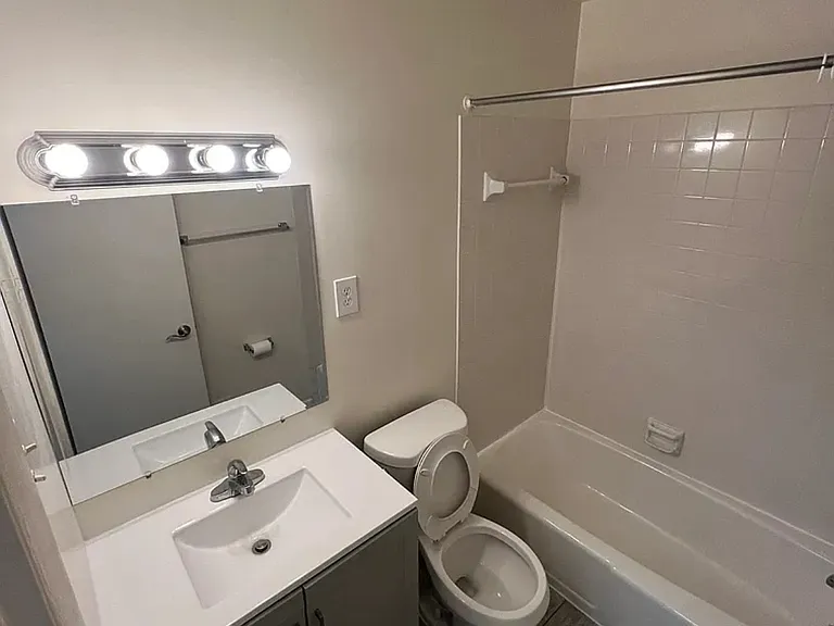 10661 Montrose Ave #204 — Photo 5