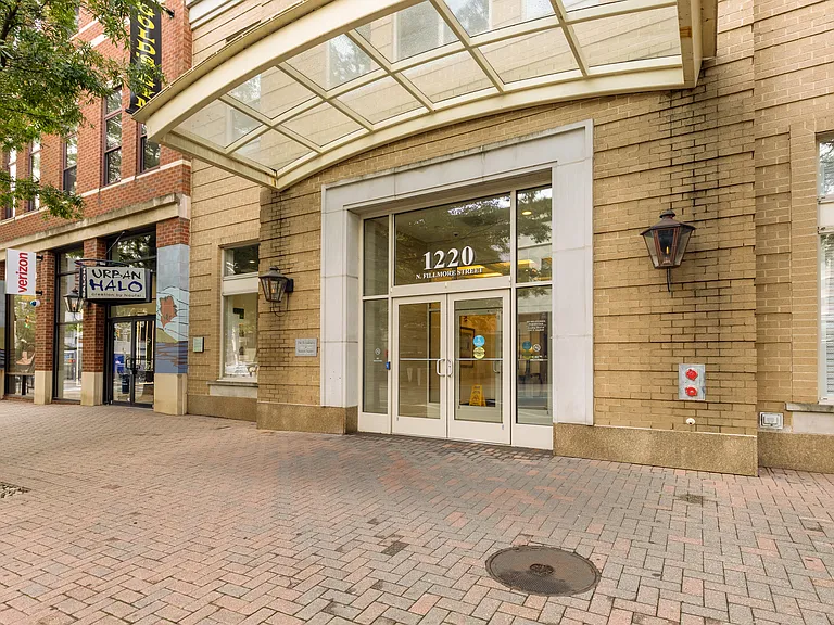1220 N Fillmore St #810 — Photo 2