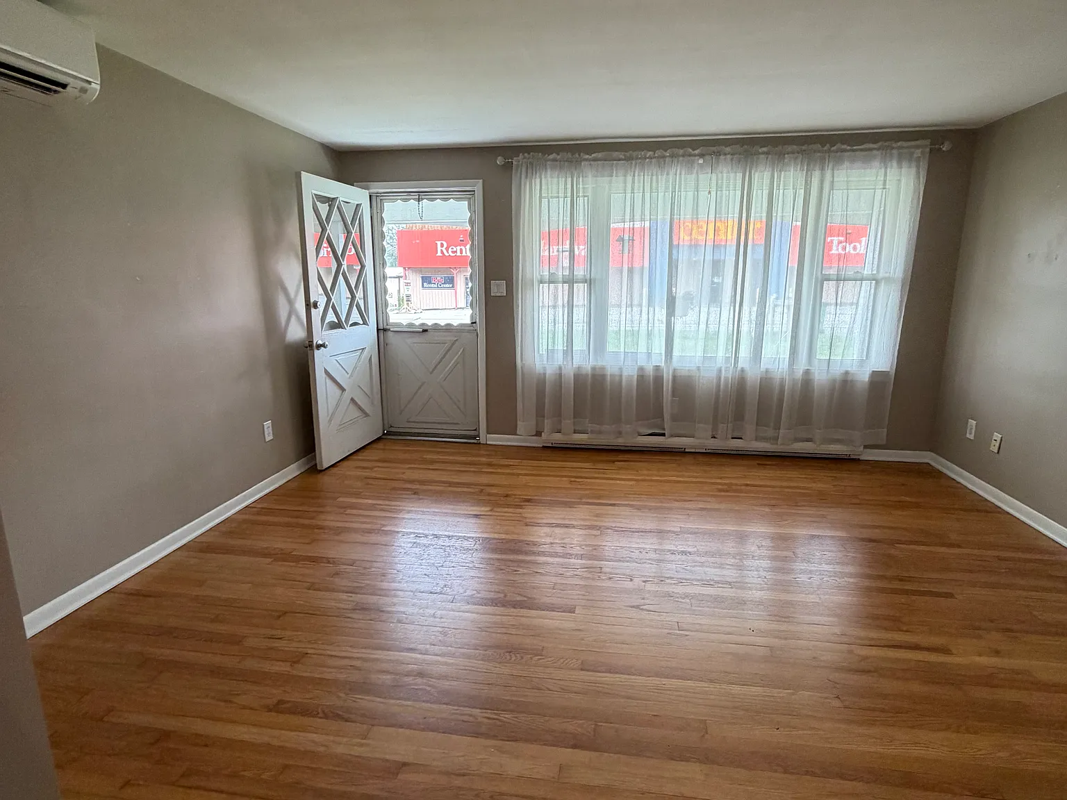 2 bed, $1,100 — Photo 3
