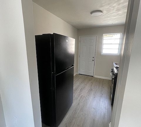 3rd image of 605 E McLemore Ave APT 8
