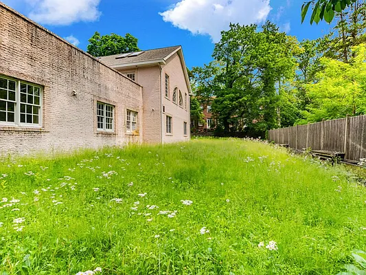 Sold by Re/Max In The City | media 19