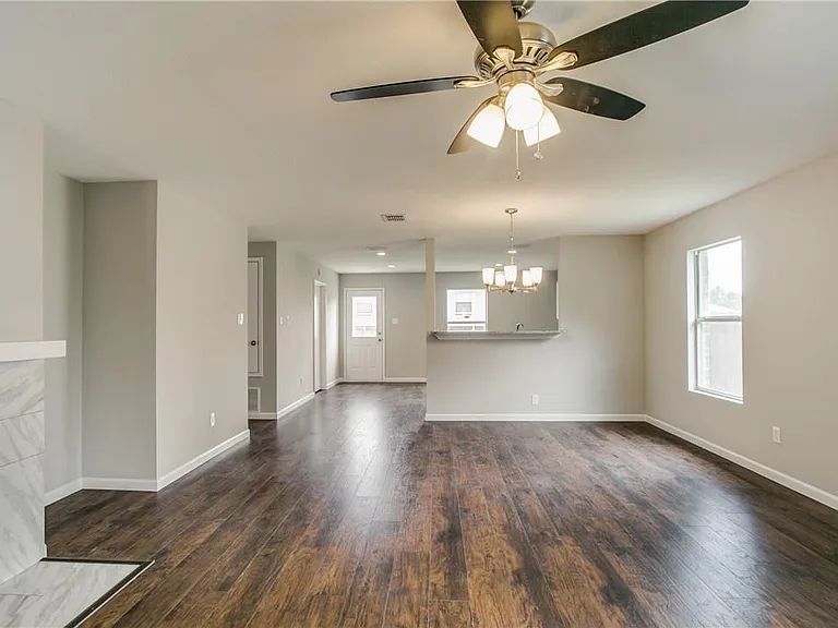 708 Claiborn Ln — Photo 4