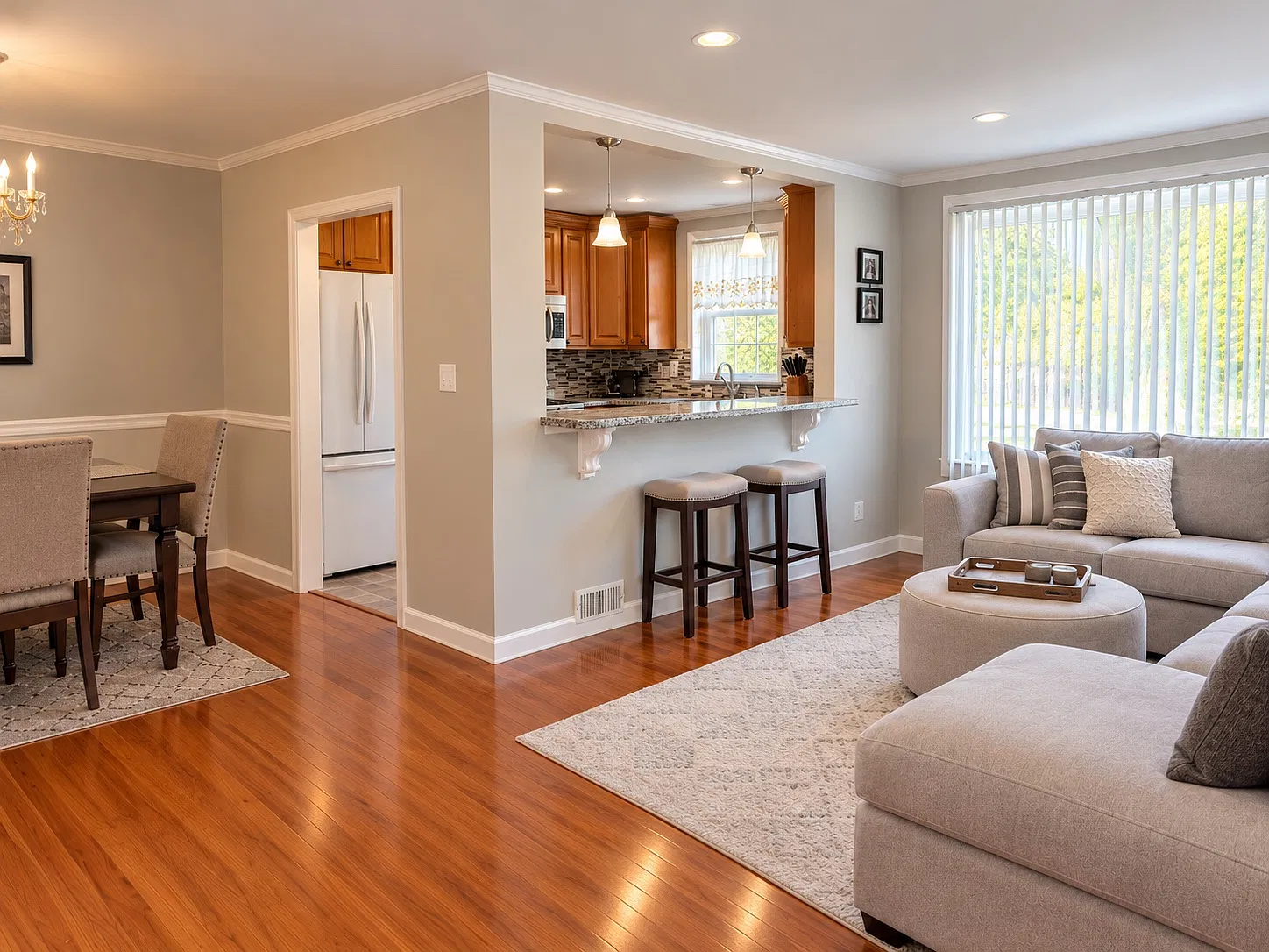 3 bed, 1046 sqft, $2,650 — Photo 2