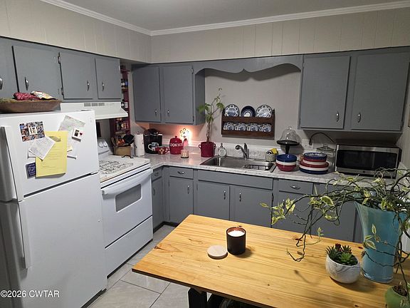 4th image of 1061 Phelps Ln