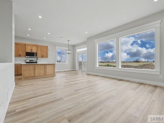 2nd image of 456 Spruce Way