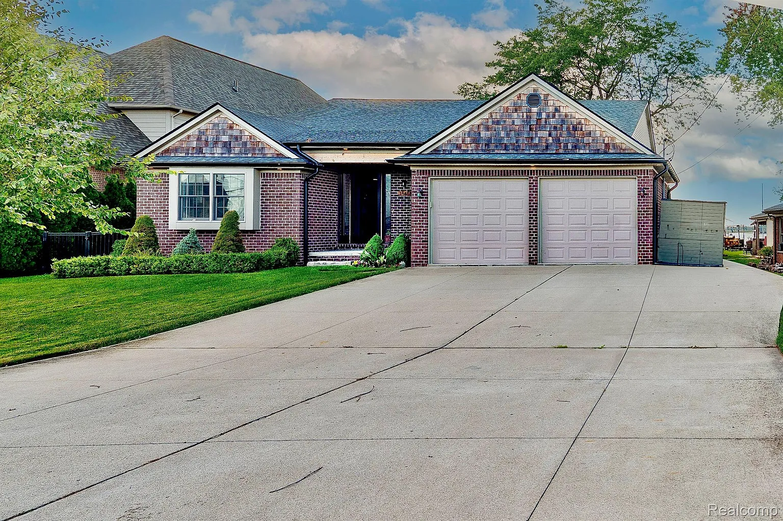 38487 Huron Pointe Dr photo 1