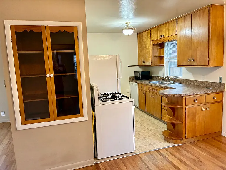 523 S Shields St — Photo 7