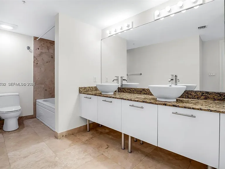 41 SE 5th St #1709 — Photo 18