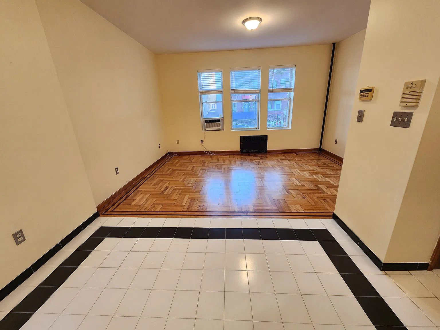 Studio, 450 sqft, $1,800 — Photo 1