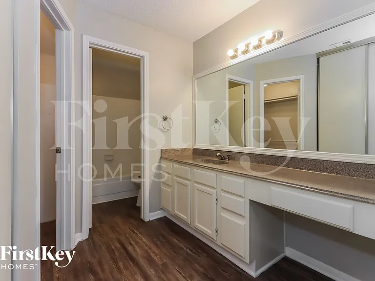 21219 Park Bluff Dr — Photo 10
