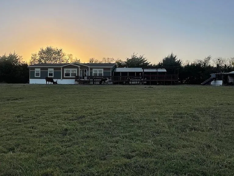 4196 FM 75 — Photo 31