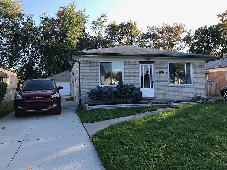 22412 Milner St — Photo 2