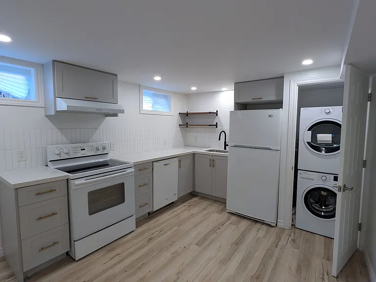 102 Kensington St #LOWER — Photo 1