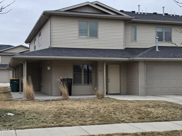 735 Mayflower Dr, Bismarck, ND 58504
