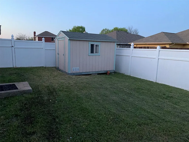 1424 Chapman Dr — Photo 15