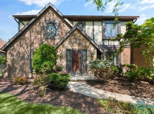 898 Sandalwood Rd W, Perrysburg, OH 43551