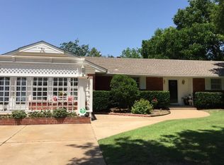 411 Bell Fountaine Dr, Moore, OK 73160