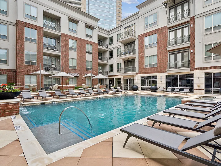 ALARA Uptown Luxury Apartments — Photo 8