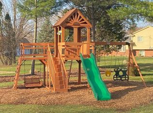 26201 Pleasant Valley Rd, Farmington Hills, MI 48331