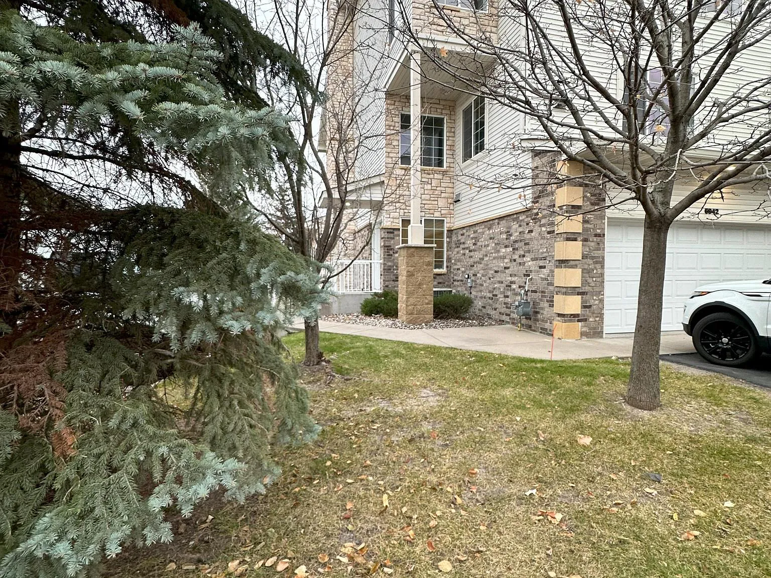 3 bed, 2300 sqft, $2,600 — Photo 1
